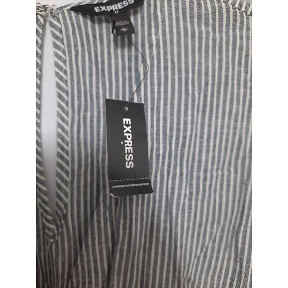 Express Gray Mini The V-neckline wide-leg Cropped Jumpsuit Romper Striped Sz Lg - Picture 6 of 9